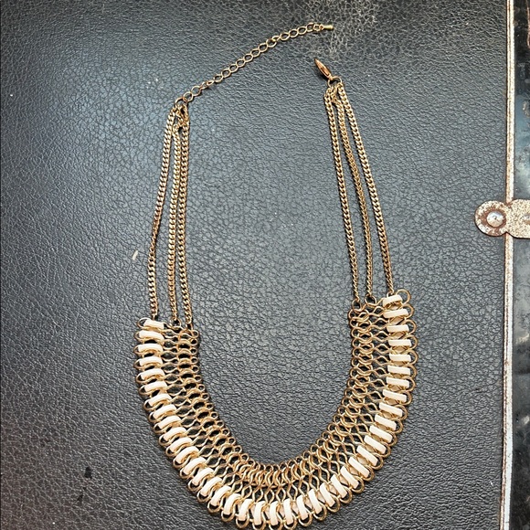 Elegant Gold and White Chain Necklace - Picture 5 of 10